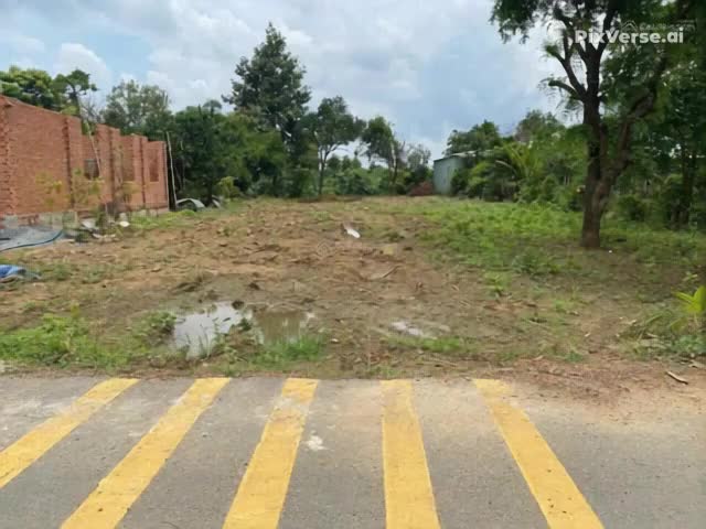 Bán đất mặt tiền đường nhựa kế bên ủy ban đối diện trường học 200m²