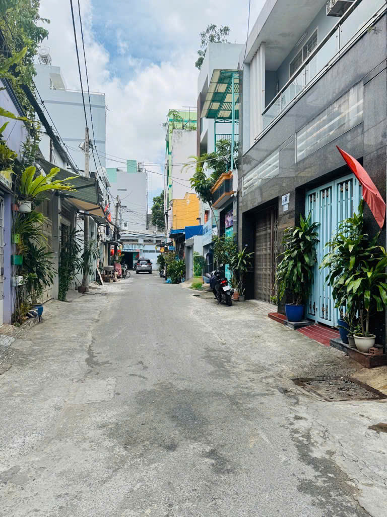 Bán nhà hẻm xe hơi Lũy Bán Bích, 56m2, 4m x 14m, 2 ngủ, giá 6,5 tỷ thương lượng, không lộ giới