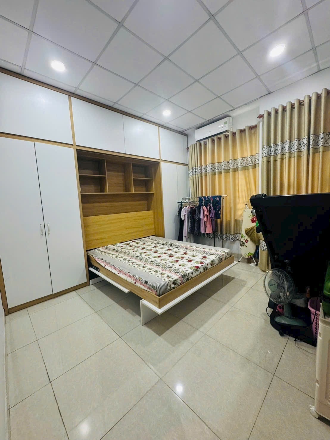 Bán nhà hẻm xe hơi 4,5m, diện tích 4m x 11m, vuông góc ngay Emart, chỉ 4,99 tỷ