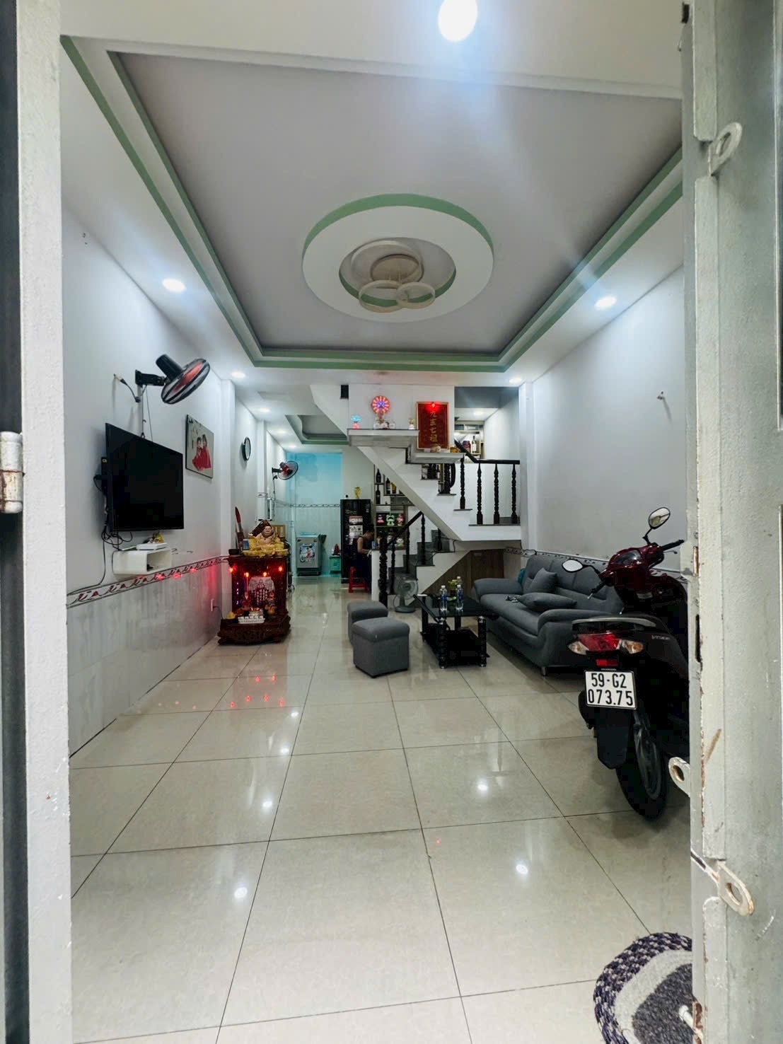 Bán nhà hẻm xe hơi 4,5m, diện tích 4m x 11m, vuông góc ngay Emart, chỉ 4,99 tỷ