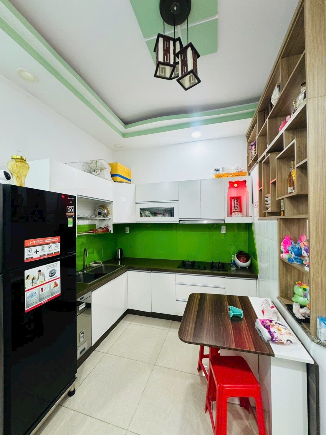 Bán nhà hẻm xe hơi 4,5m, diện tích 4m x 11m, vuông góc ngay Emart, chỉ 4,99 tỷ