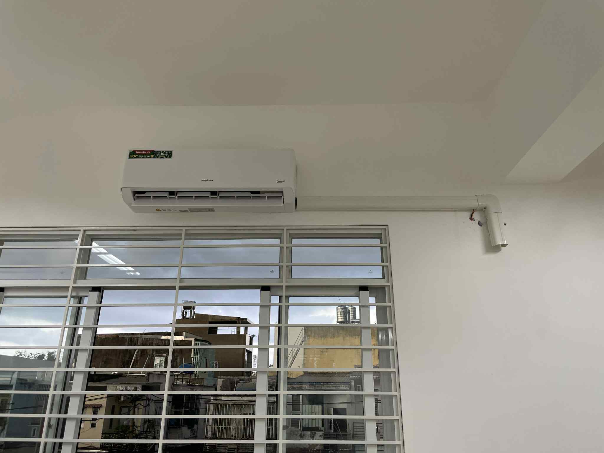 Bán nhanh nhà diện tích 68m2 đường nhựa 7m ngay chung cư The Emeral giá tốt sổ sẵn