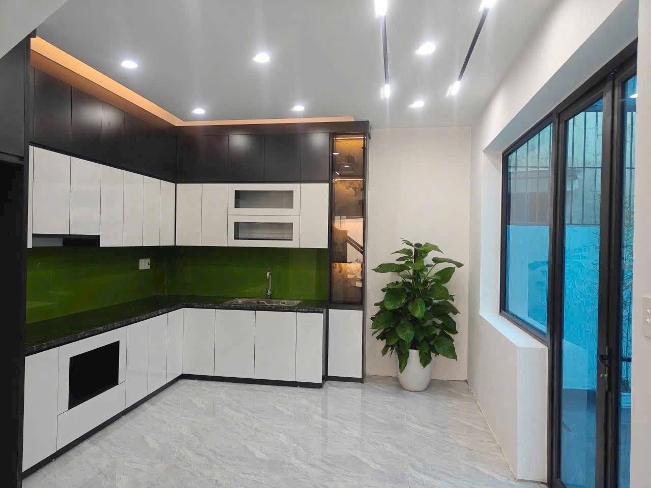 Bán căn nhà 3 tầng ngõ phố Bình Lộc, Lê Thanh Nghị, 90m2, ngang 4,89m, 3 ngủ, 2 vệ sinh