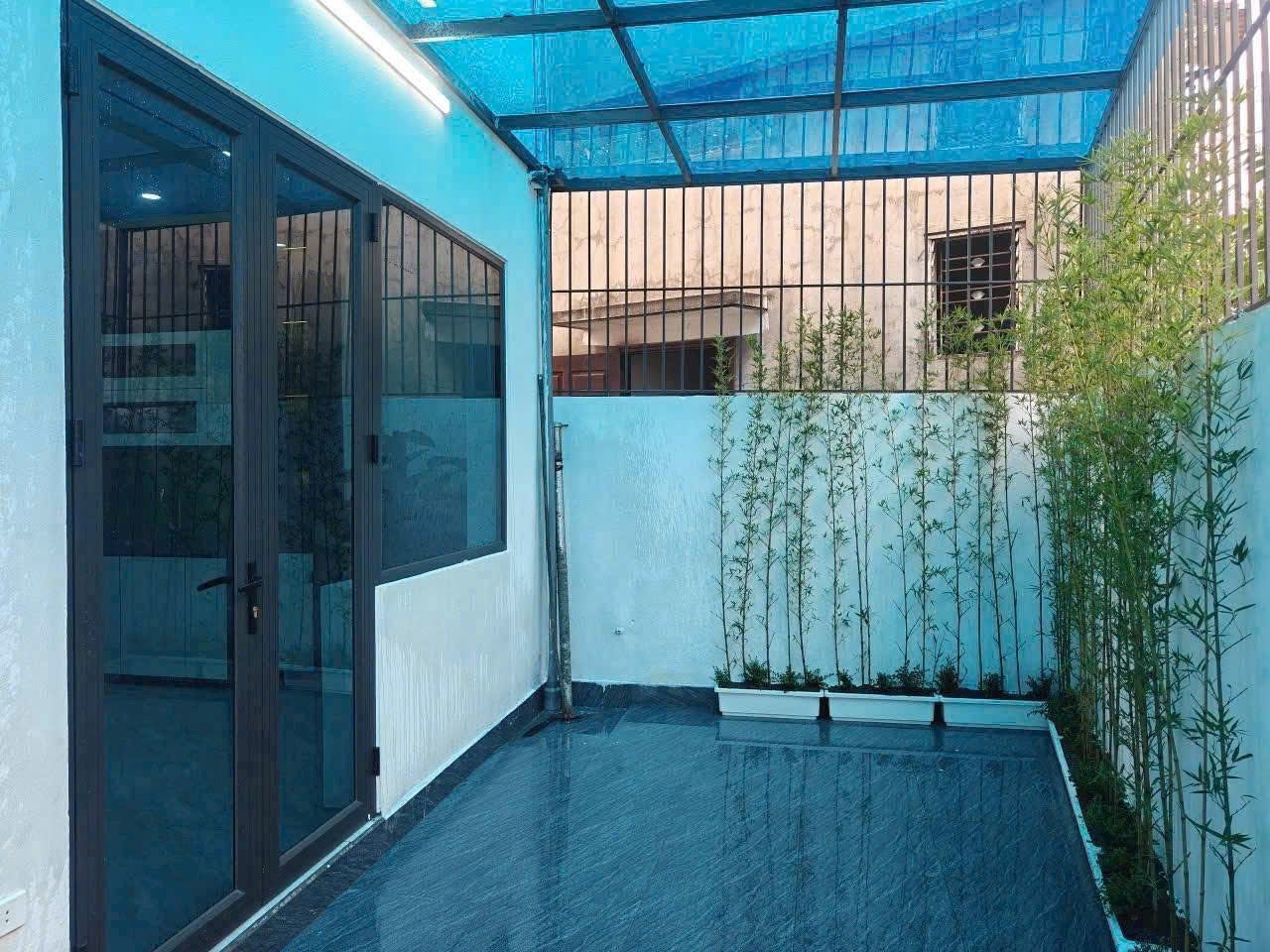 Bán căn nhà 3 tầng ngõ phố Bình Lộc, Lê Thanh Nghị, 90m2, ngang 4,89m, 3 ngủ, 2 vệ sinh