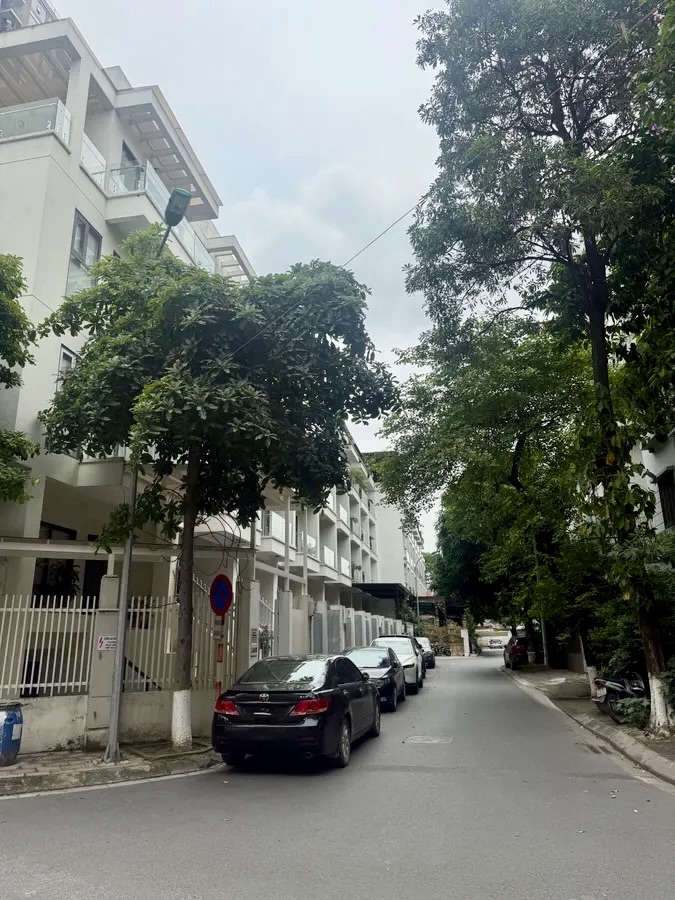 Cực hiếm biệt thự lô góc Nguyễn Trãi - 1 hầm 5 nổi - 156m² - 25m mặt tiền - ở, văn phòng