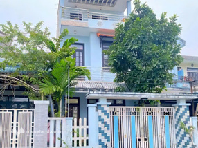 Tôi cần bán nhà 3 tầng mặt tiền Thành Vinh 2, phường Sơn Trà, vị trí cách biển 300m