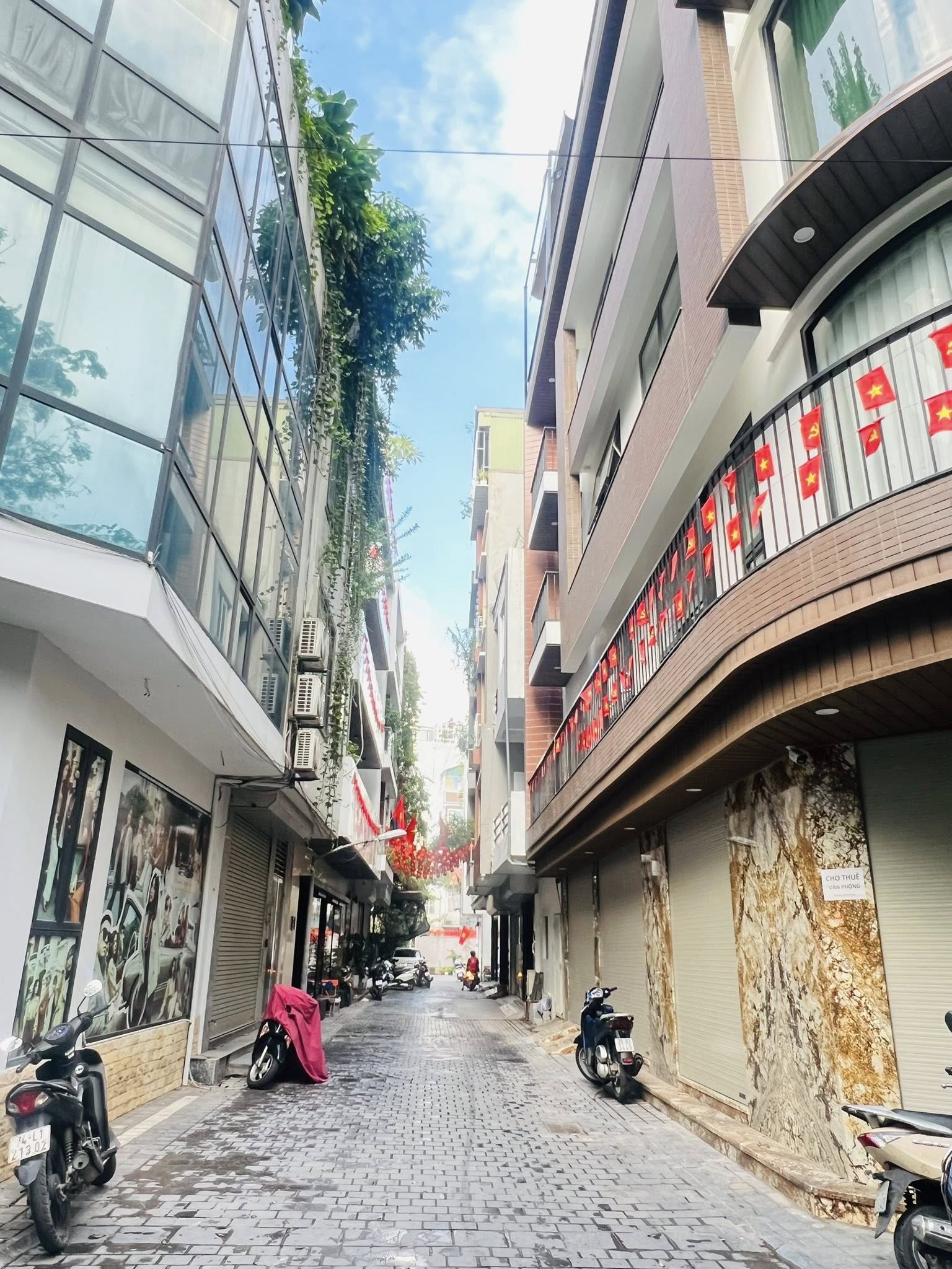 Bán gấp nhà liền kề đường Lê Văn Lương, 120m2, 4 tầng, mặt tiền 7m