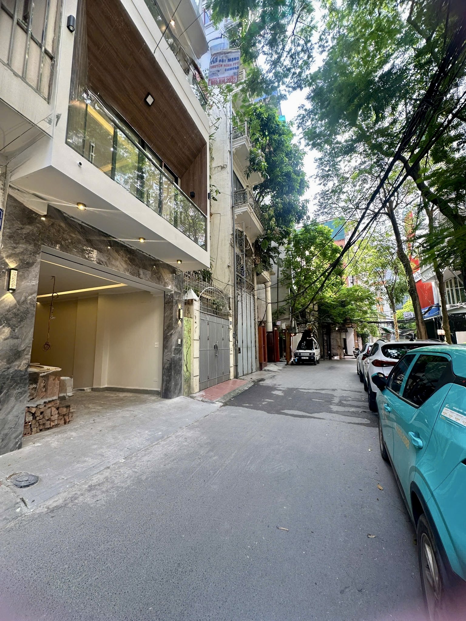 Siêu phẩm phân lô Hoàng Cầu - 62m2 - 5 tầng thang máy - gara - ô tô đỗ cửa – sát Vành đai 1