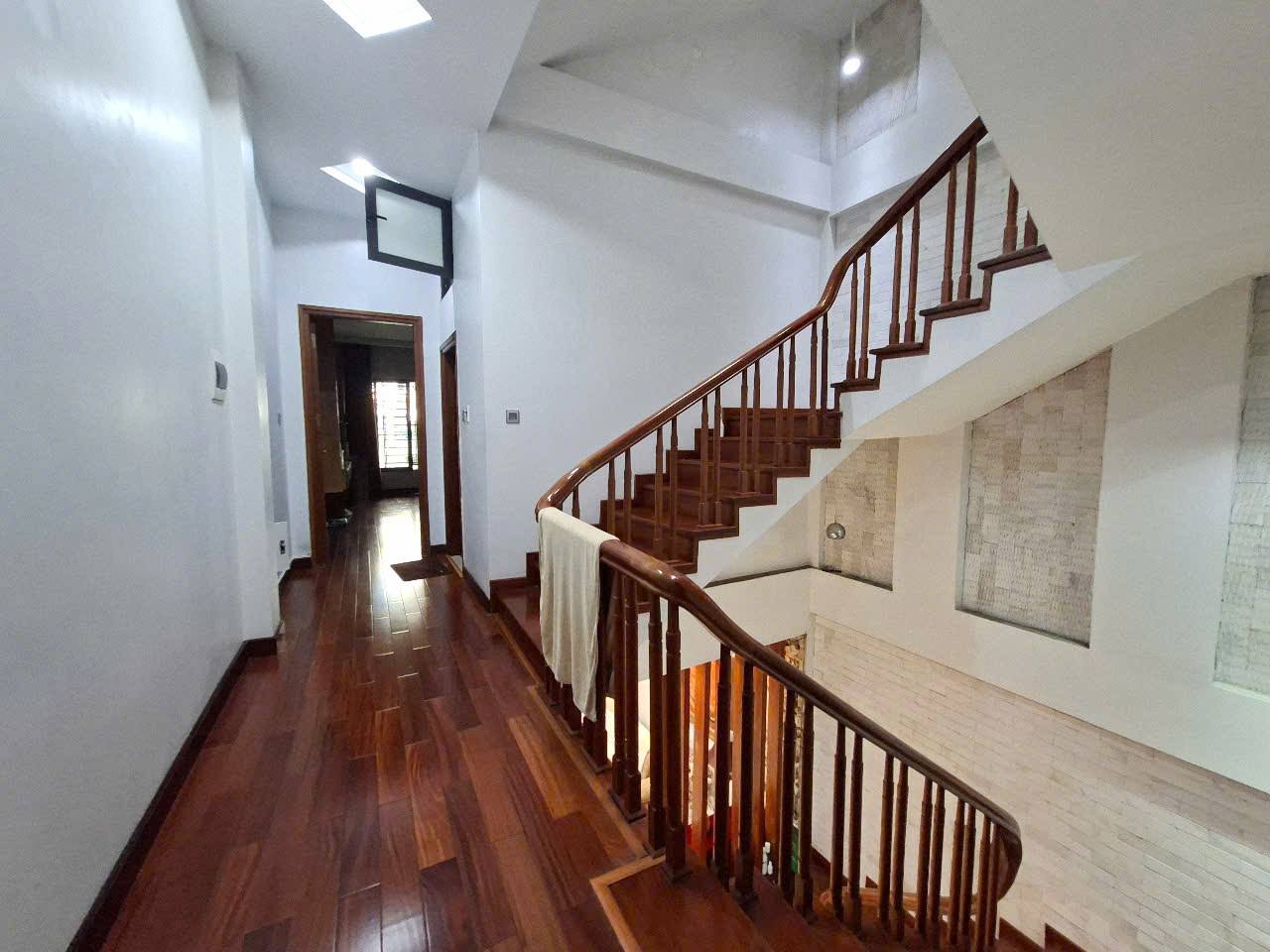 Bán nhà mặt ngõ ô tô tránh đường Lê Trọng Tấn, diện tích 90m2, 4 tầng