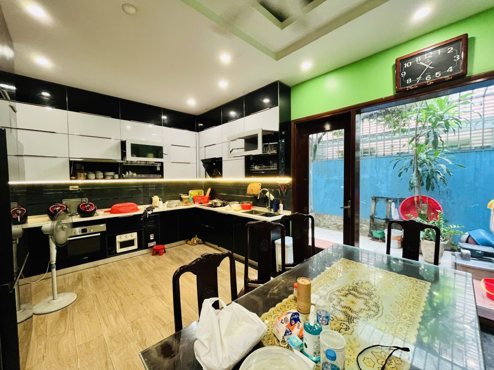 Bán biệt thự khu đô thị Dịch Vọng, Cầu Giấy, 103m2, 4 tầng, 2 thoáng