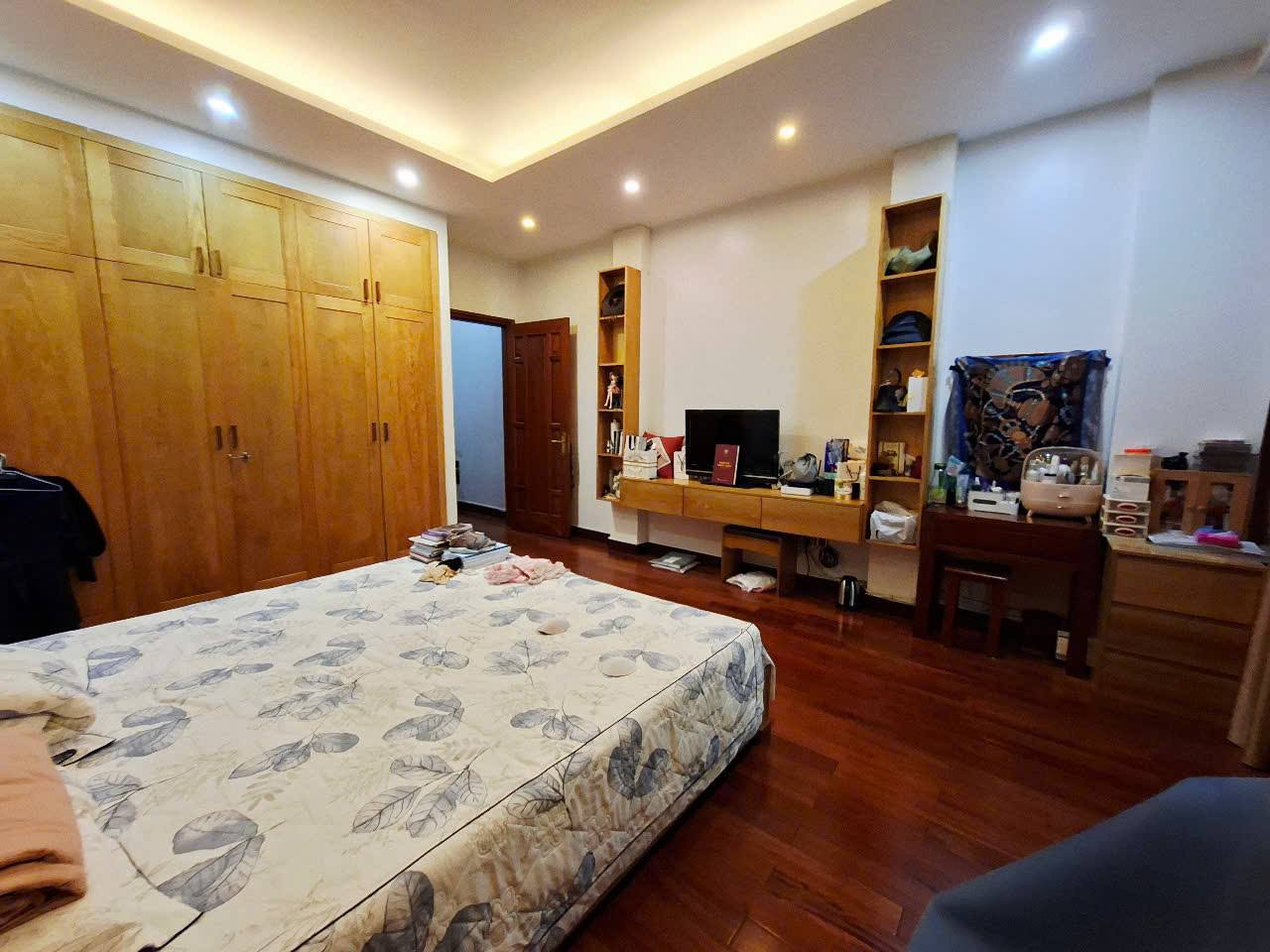 Bán nhà mặt ngõ ô tô tránh đường Lê Trọng Tấn, diện tích 90m2, 4 tầng