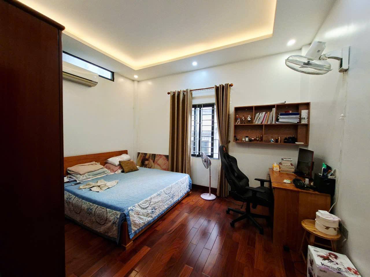 Bán nhà mặt ngõ ô tô tránh đường Lê Trọng Tấn, diện tích 90m2, 4 tầng