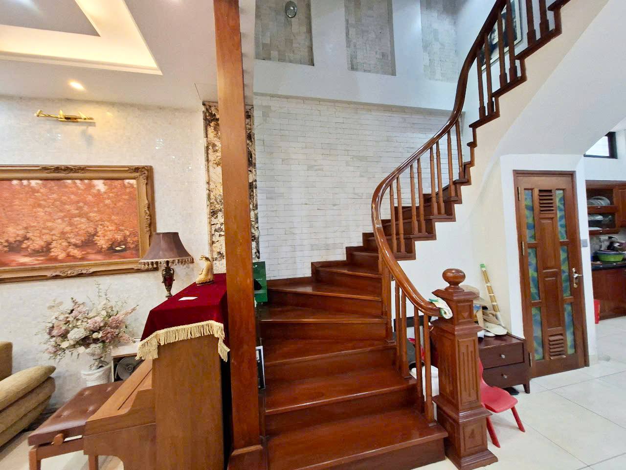 Bán nhà mặt ngõ ô tô tránh đường Lê Trọng Tấn, diện tích 90m2, 4 tầng