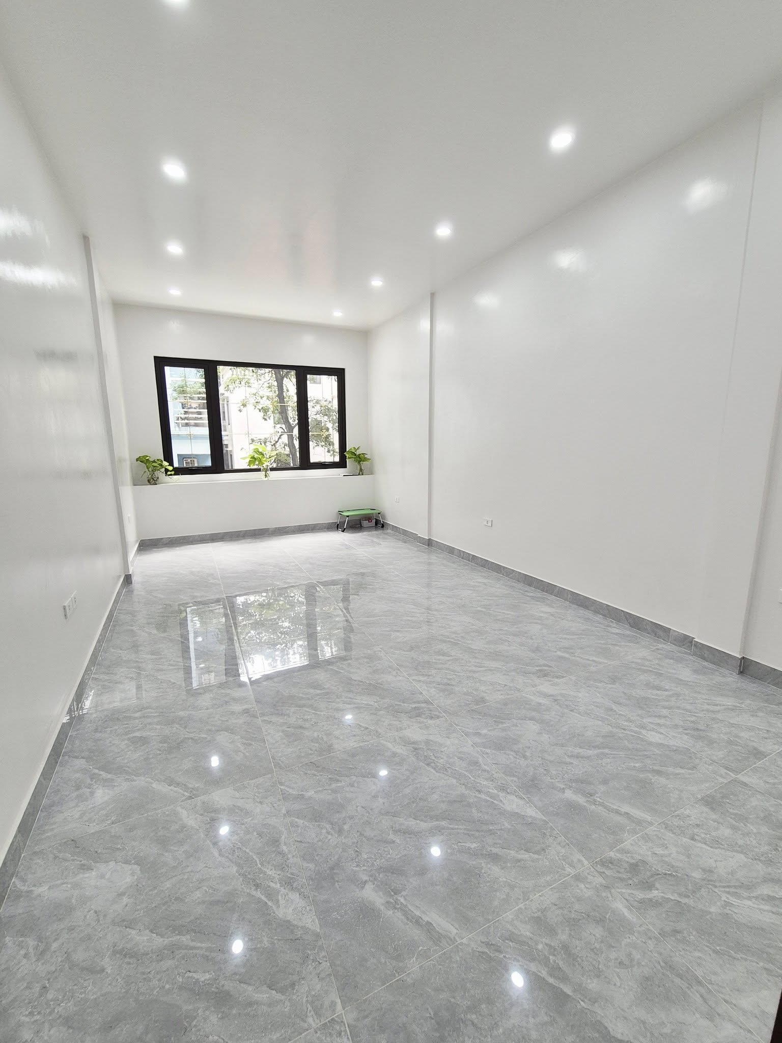 Bán nhà đường Nguyễn Trãi, 70m2, 6 tầng, thang máy, gara ô tô