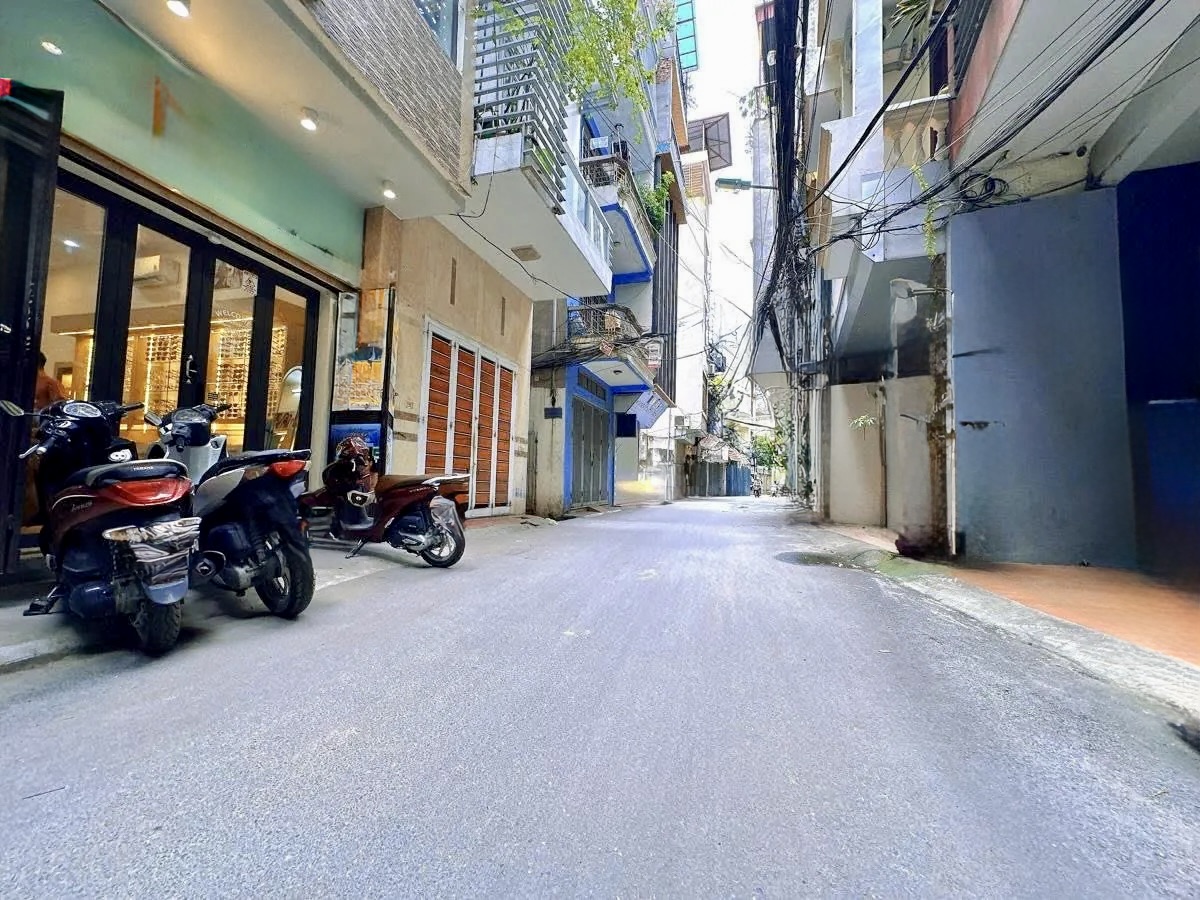 Siêu phẩm phân lô Hoàng Cầu - 48m² - gara ô tô - ngõ thông - 6 phòng ngủ - nhà đẹp ở ngay