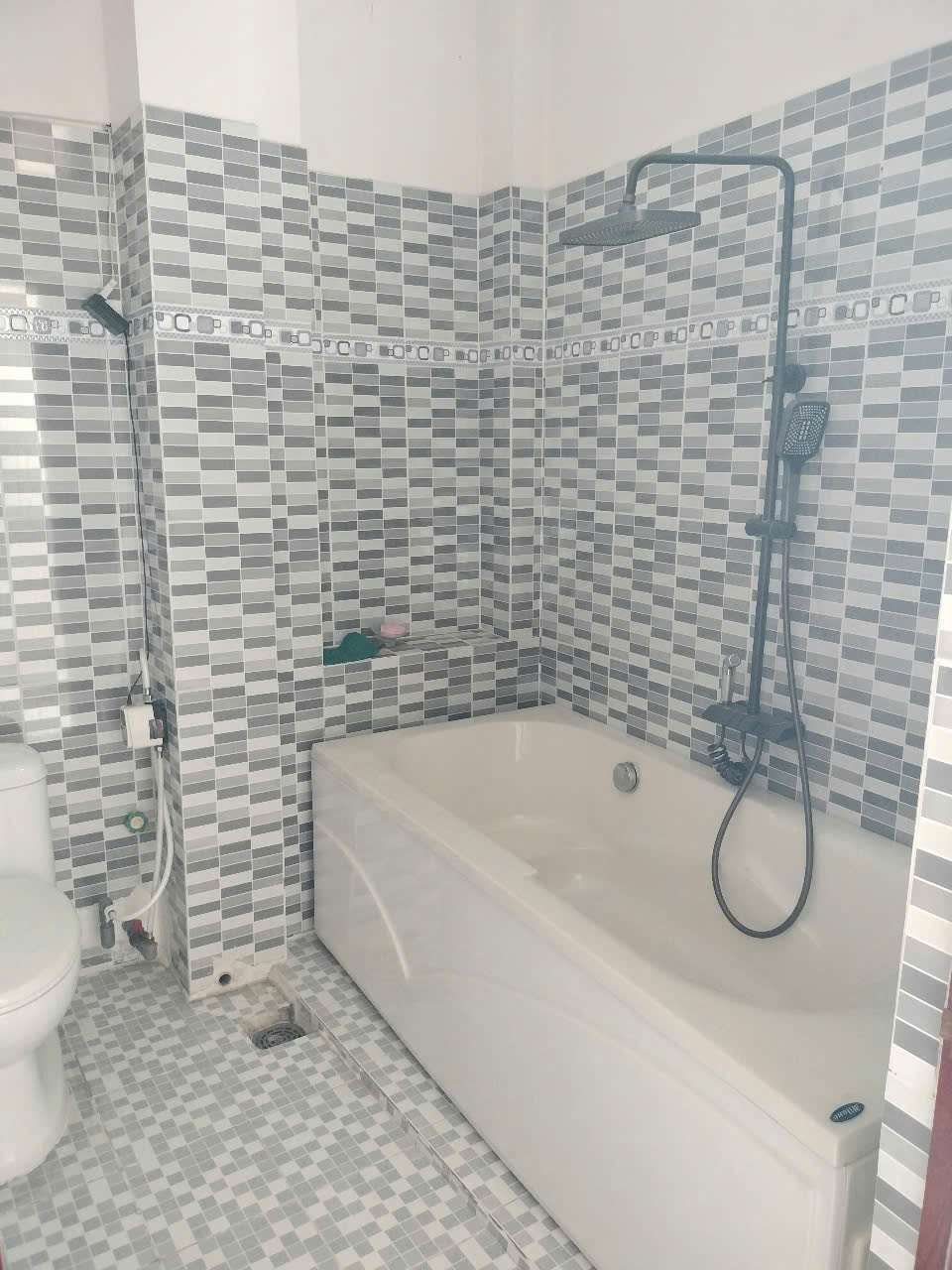 Bán nhà 4 tầng, diện tích ngang 7,5m, mặt tiền đường Văn Thân, phường Bình Tiên