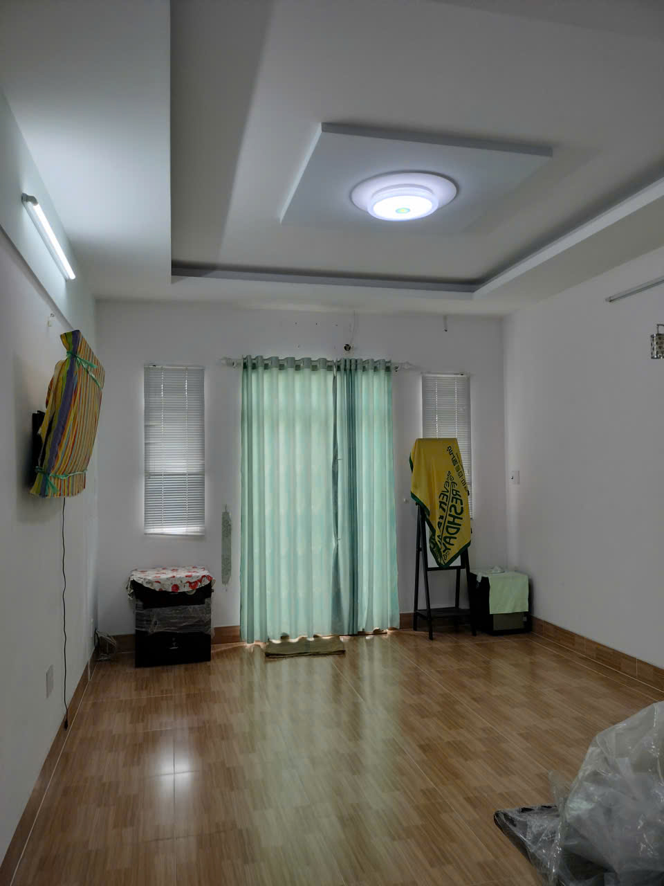 Bán nhà 4 tầng đẹp như mới, đường trước nhà 16m, phường Bình Phú