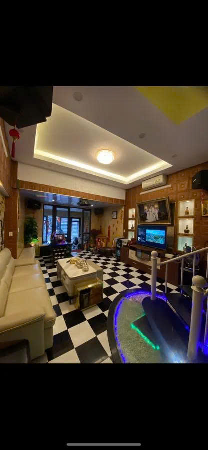 Hiếm nhà đẹp 5 tầng mặt phố 19 tháng 5, 53m2, mặt tiền 4.7m, kinh doanh sầm uất, giá 18.5 tỷ