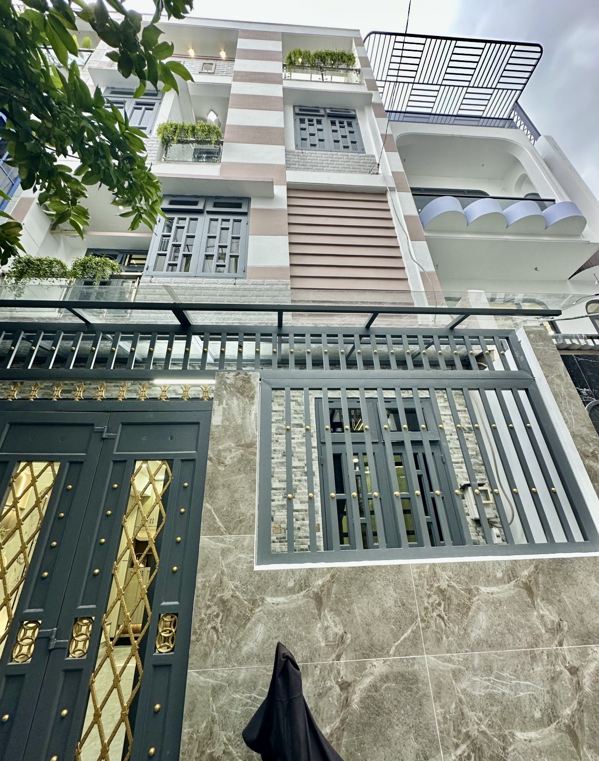 Bán nhà 6m x 10m, 4 tầng, hẻm ngay Emart Phan Huy Ích, giá 7,68 tỷ