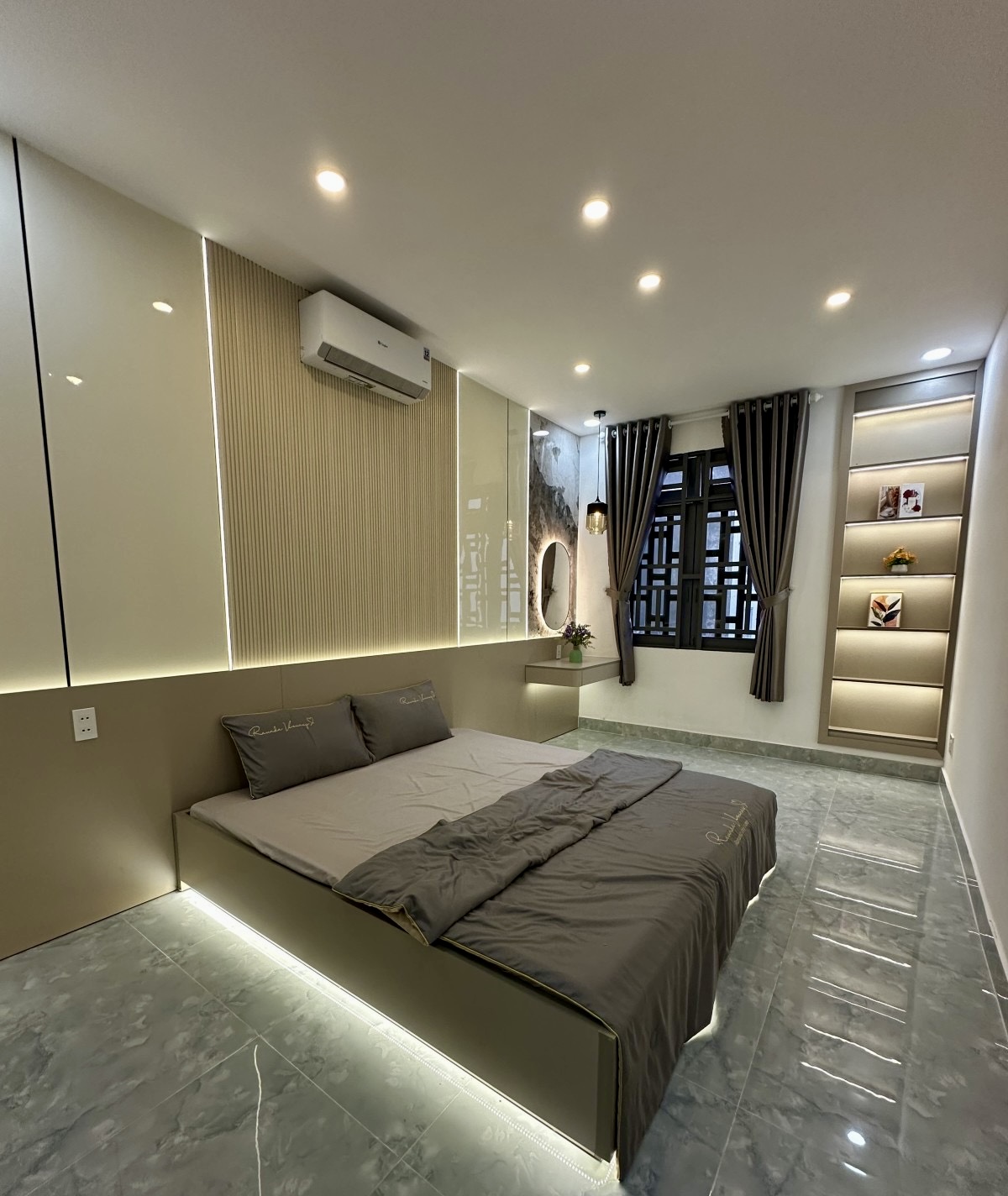 Bán nhà 6m x 10m, 4 tầng, hẻm ngay Emart Phan Huy Ích, giá 7,68 tỷ