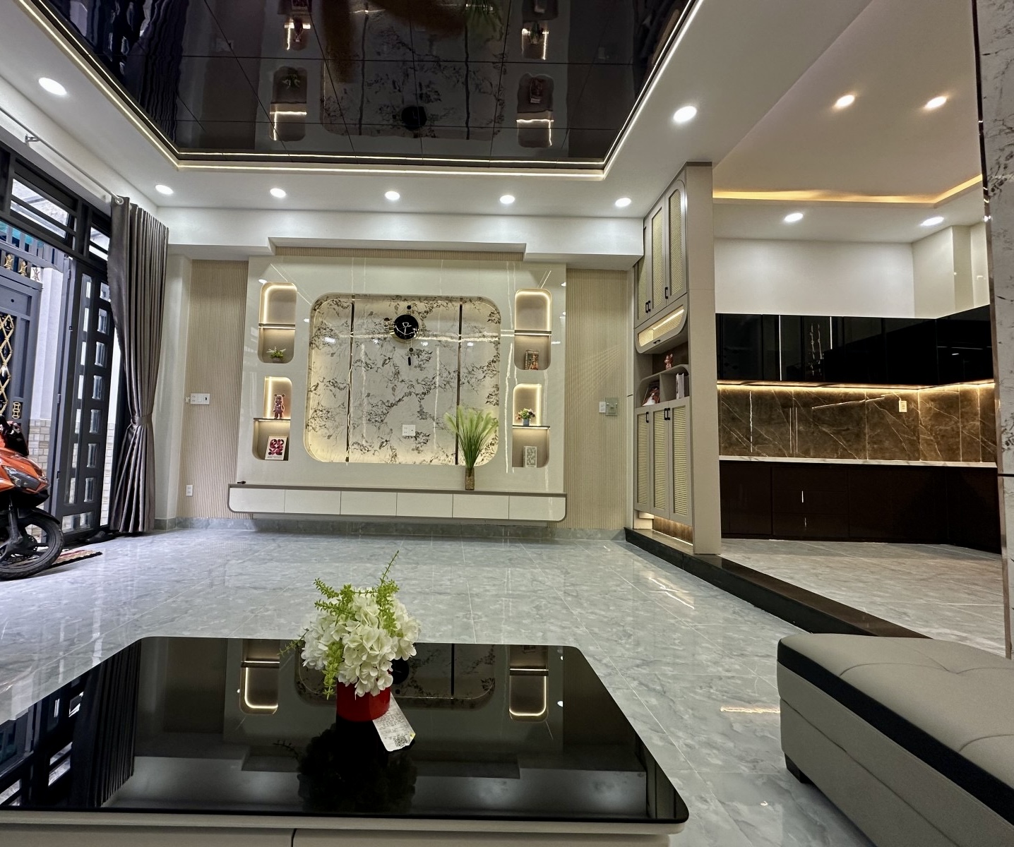 Bán nhà 6m x 10m, 4 tầng, hẻm ngay Emart Phan Huy Ích, giá 7,68 tỷ