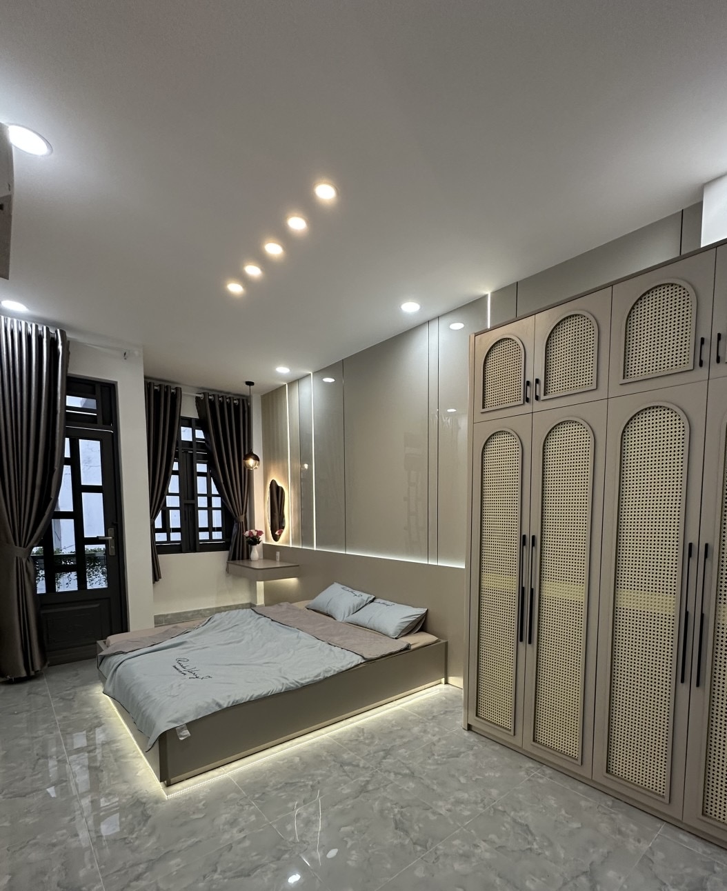 Bán nhà 6m x 10m, 4 tầng, hẻm ngay Emart Phan Huy Ích, giá 7,68 tỷ