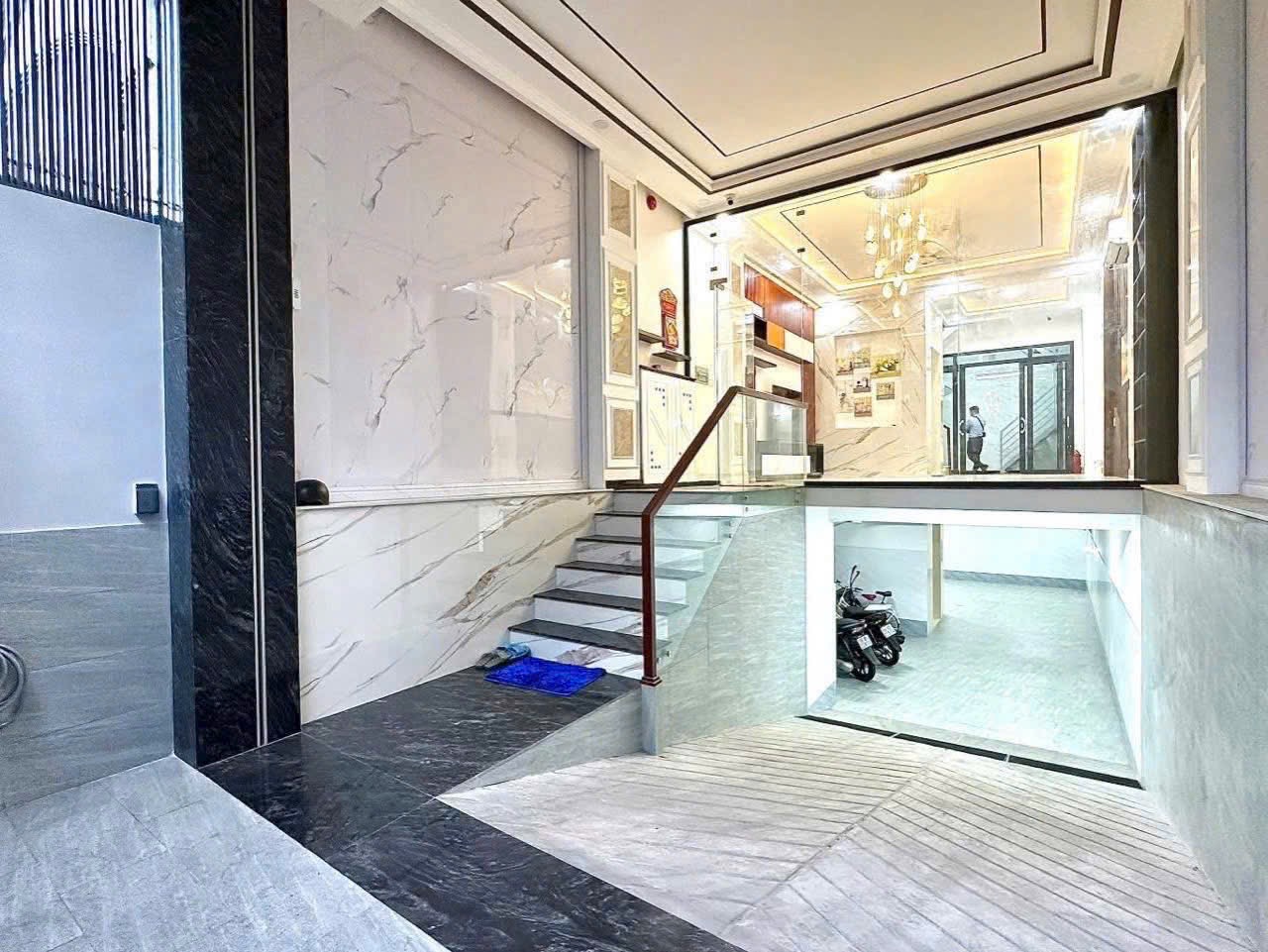 Bán nhà 7 tầng, 100m2, vuông chuẩn mới ngay khu vip nhà thi đấu Phú Thọ