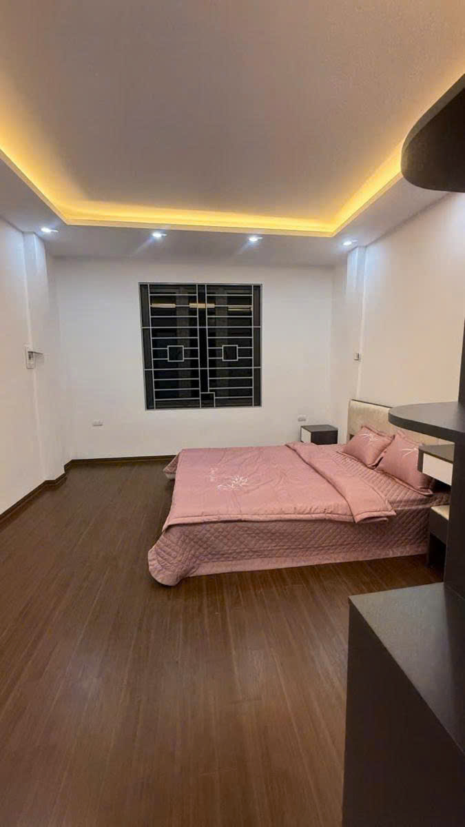 Bán nhà Vĩnh Hưng, ô tô đỗ cổng, tặng full nội thất, 2 thoáng, diện tích 35m2, giá chỉ 6,7 tỷ