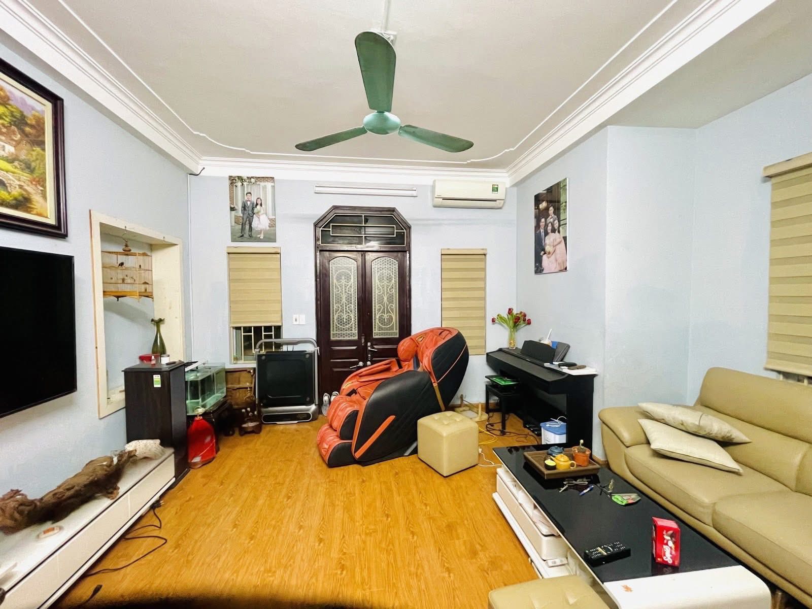 Bán nhà đường Bùi Xương Trạch, 120m2, xây 5 tầng, gara ô tô