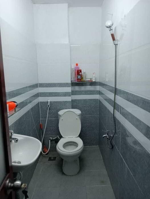 Nhà 3 tầng Hồ Đắc Di, 42m2, 3 tầng, 4 ngủ, ở ngay, chỉ 4.8 tỷ