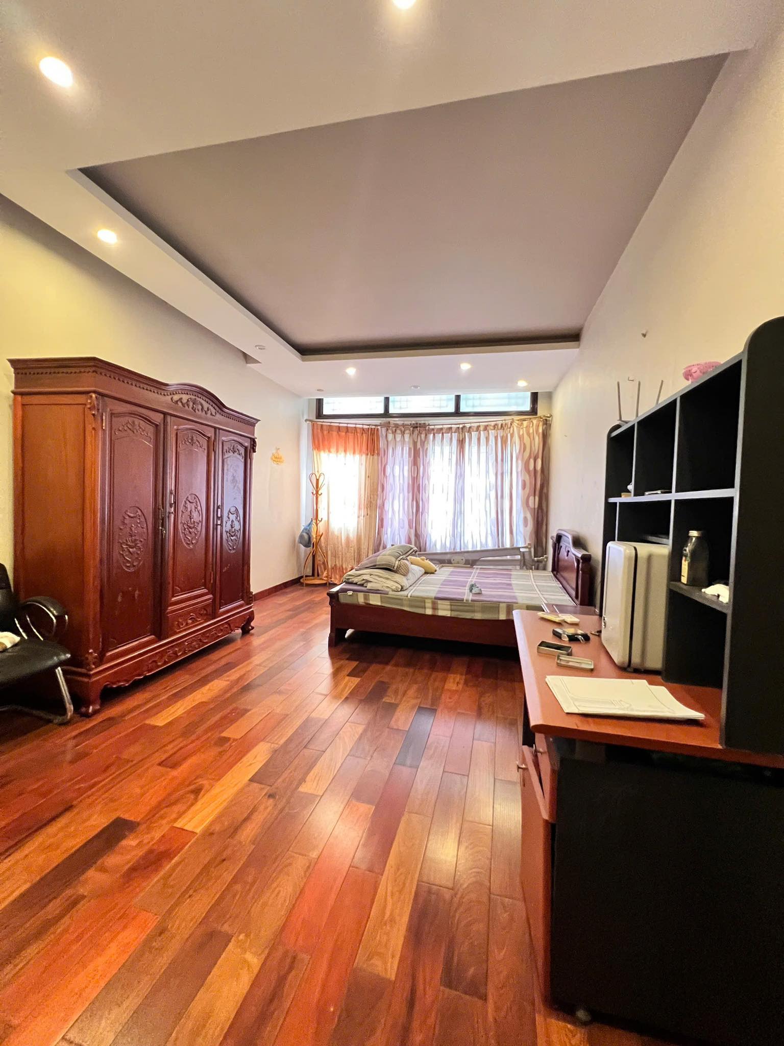 Bán nhà mặt ngõ thông, gara ô tô, đường Vương Thừa Vũ, 115m2, 4 tầng