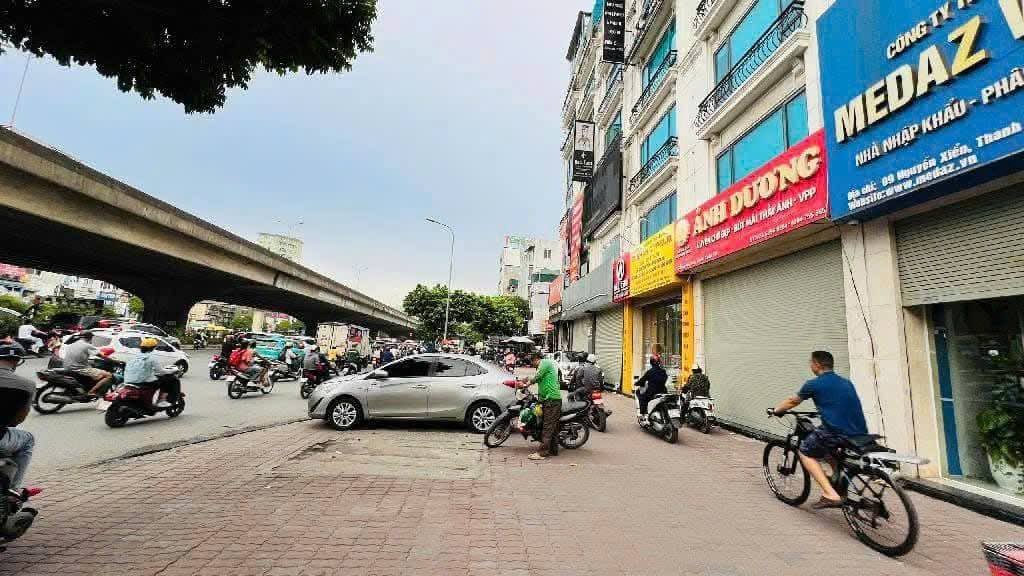 Mặt phố Nguyễn Xiển, Thanh Xuân – 7 tầng thang máy – vỉa hè rộng – kinh doanh sầm uất