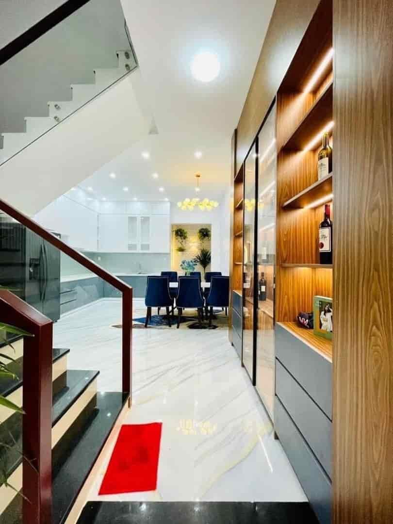 Bán nhanh nhà Thủ Đức, diện tích 72m2, hẻm xe hơi