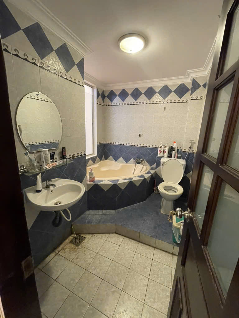 Nhà thật nhà đẹp xe hơi ngủ trong nhà - 4 tầng 5 phòng ngủ gần mặt tiền Thích Quảng Đức, Phú Nhuận