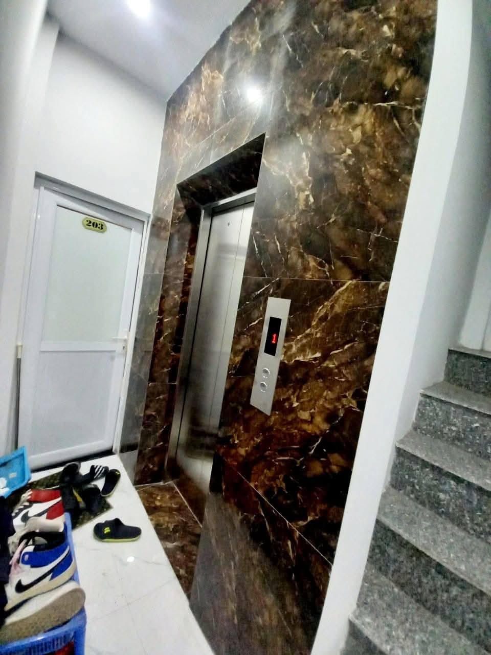 Bán tòa nhà chung cư mini đường Tân Triều, 70m2, 7 tầng, thang máy, 19 phòng khép kín