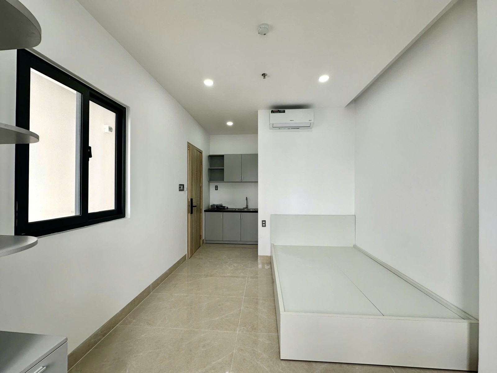 Tòa nhà căn hộ dịch vụ 56 phòng ngủ, hầm 7 lầu, thang máy 304m2, ngang 8m, thu nhập 4.2 tỷ, giá bán 55 tỷ