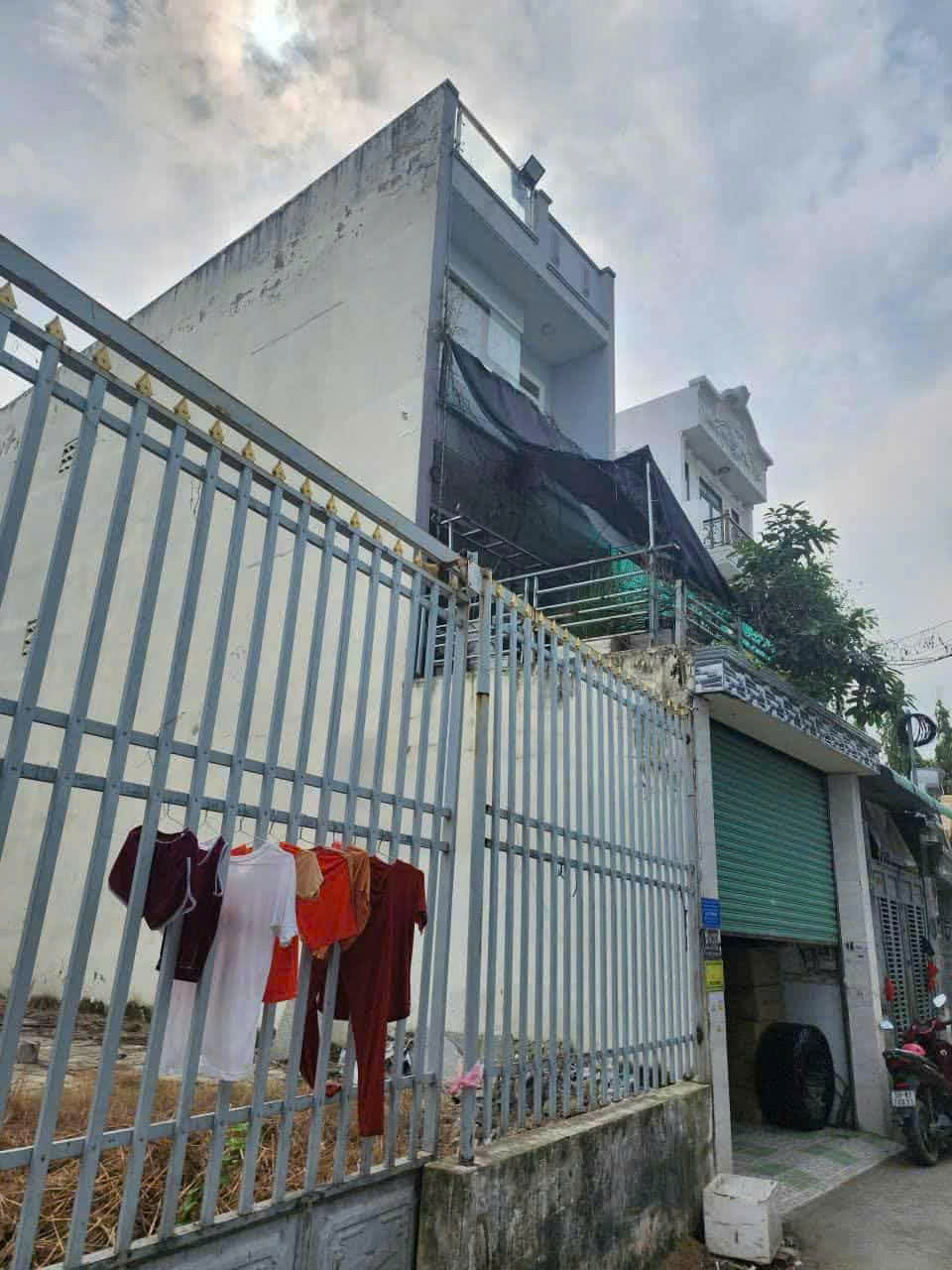 Cần vốn kinh doanh chính chủ bán gấp nhà 1 trệt, 2 lầu tại quận Bình Chánh, Hồ Chí Minh