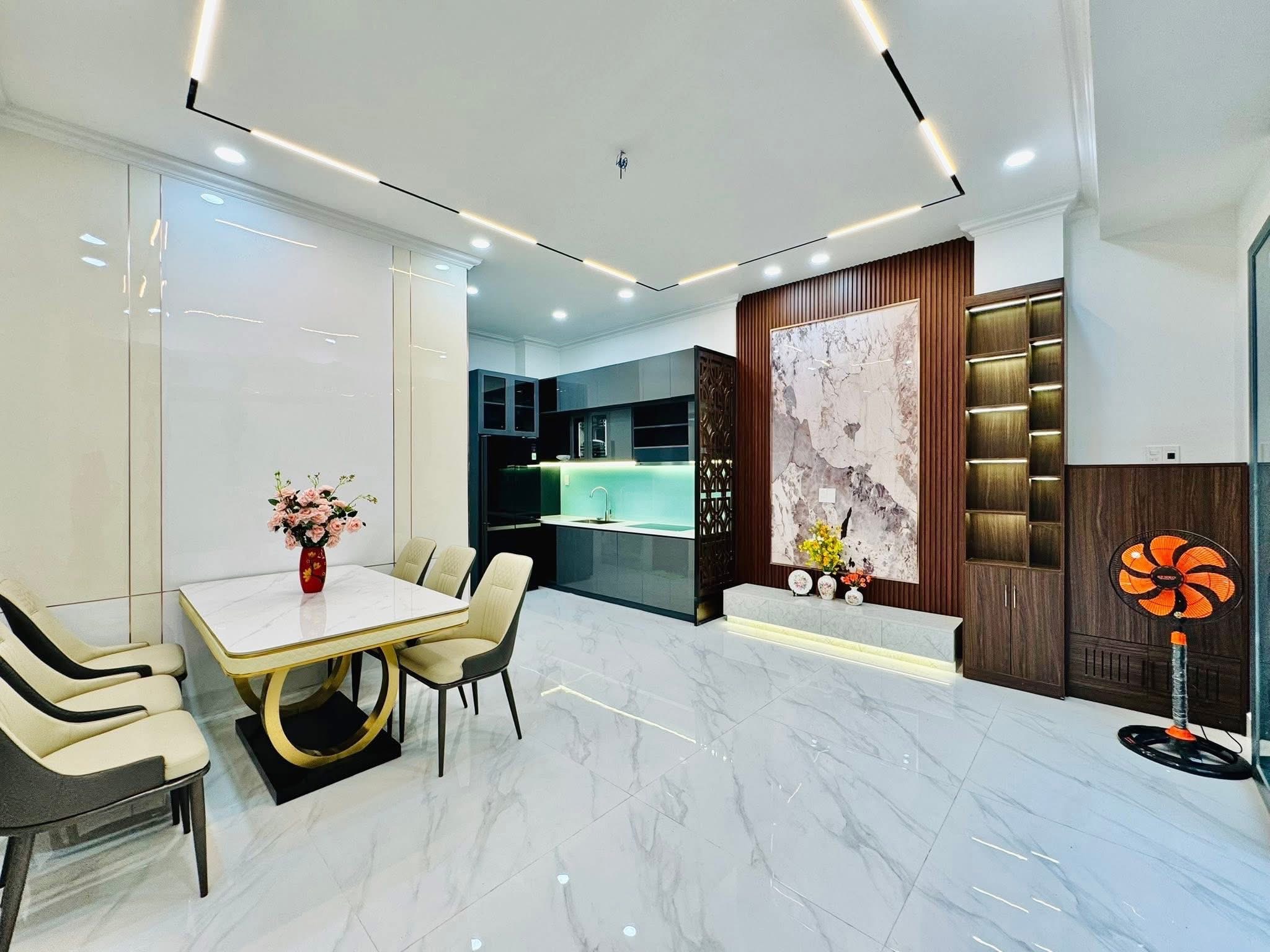 Bán nhà ngay đại học Công Nghiệp 4, 4 tầng, 35m2