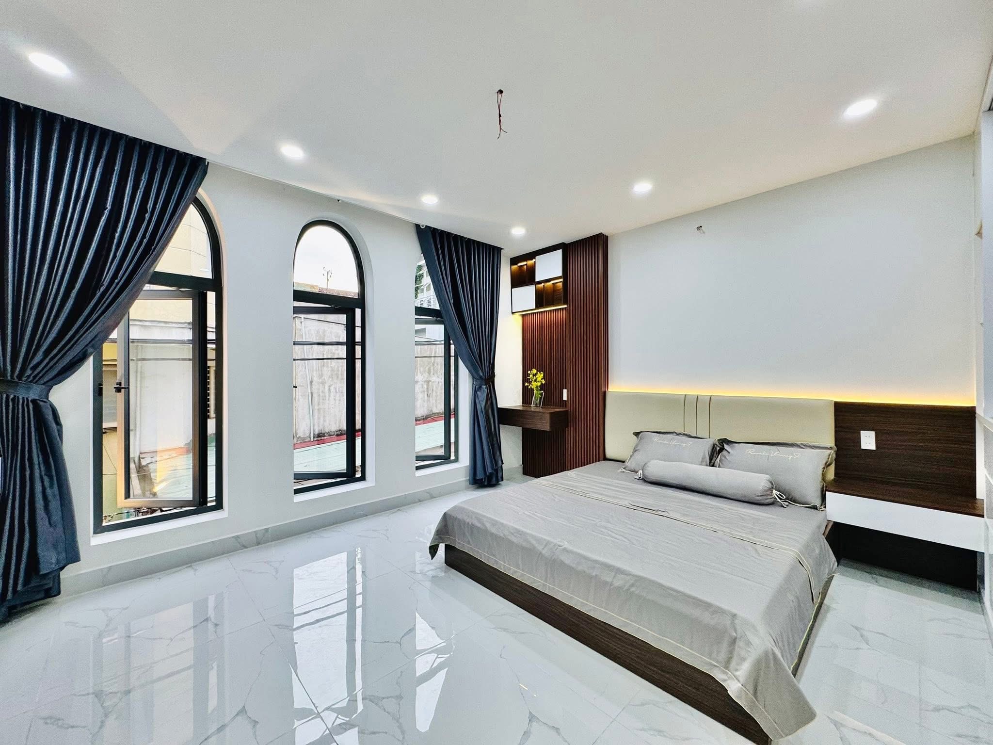 Bán nhà ngay đại học Công Nghiệp 4, 4 tầng, 35m2