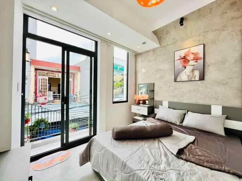 Cần vốn kinh doanh, chủ bán gấp nhà đẹp Tân Sơn, giá chỉ 4,2 tỷ, sổ riêng, hẻm rộng ô tô