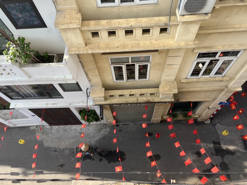 Siêu phẩm 3 bước ra phố Việt Hưng - ngõ rộng ô tô vào nhà, quay đầu, ở sướng, kinh doanh tốt