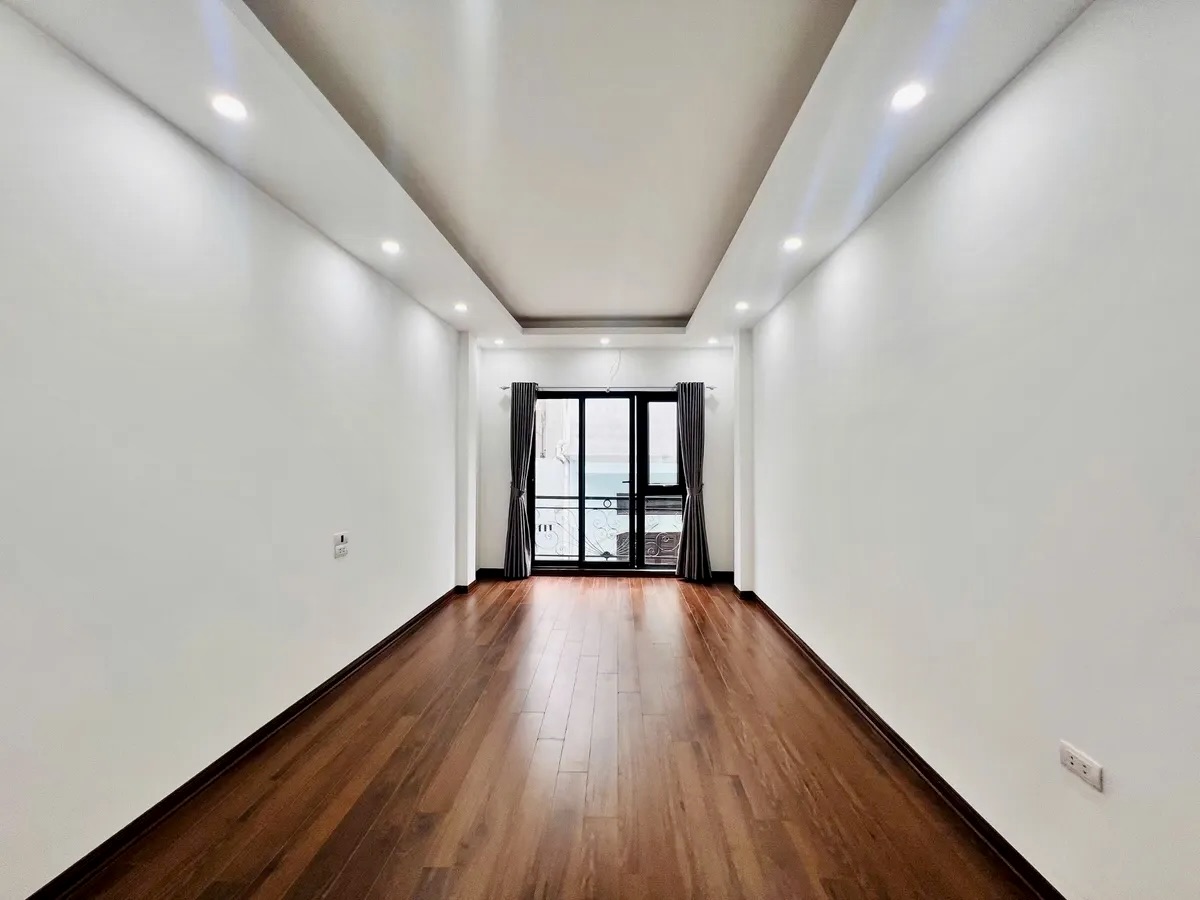 Bán nhà mới phân lô phố Giảng Võ, 30m2, gần chợ Thành Công, ngõ rộng thoáng, chỉ 7,98 tỷ, sổ đỏ chính chủ