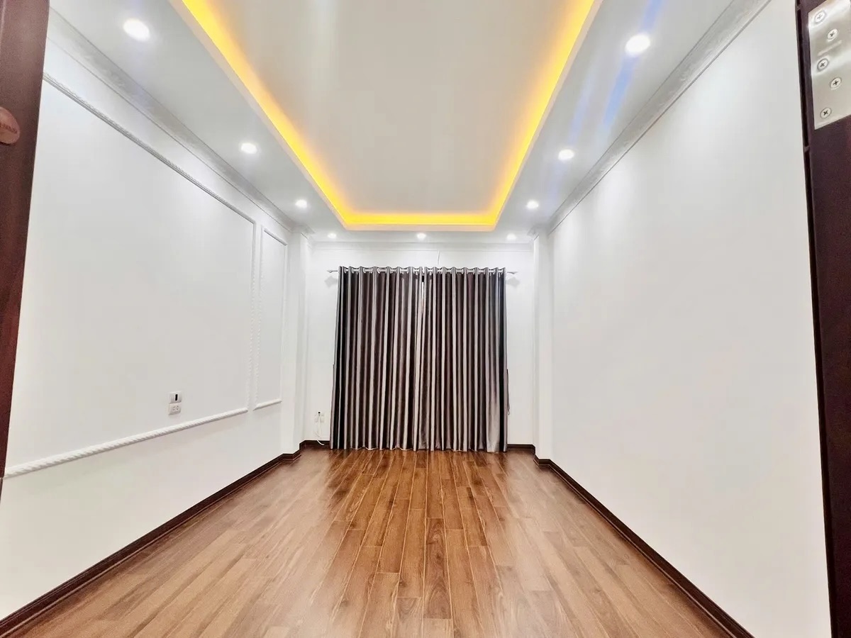 Nhà mới kính koong phố Láng Hạ - Ba Đình, 30m2 xây 5 tầng, 3 ngủ, gần chợ thành công, sổ đỏ
