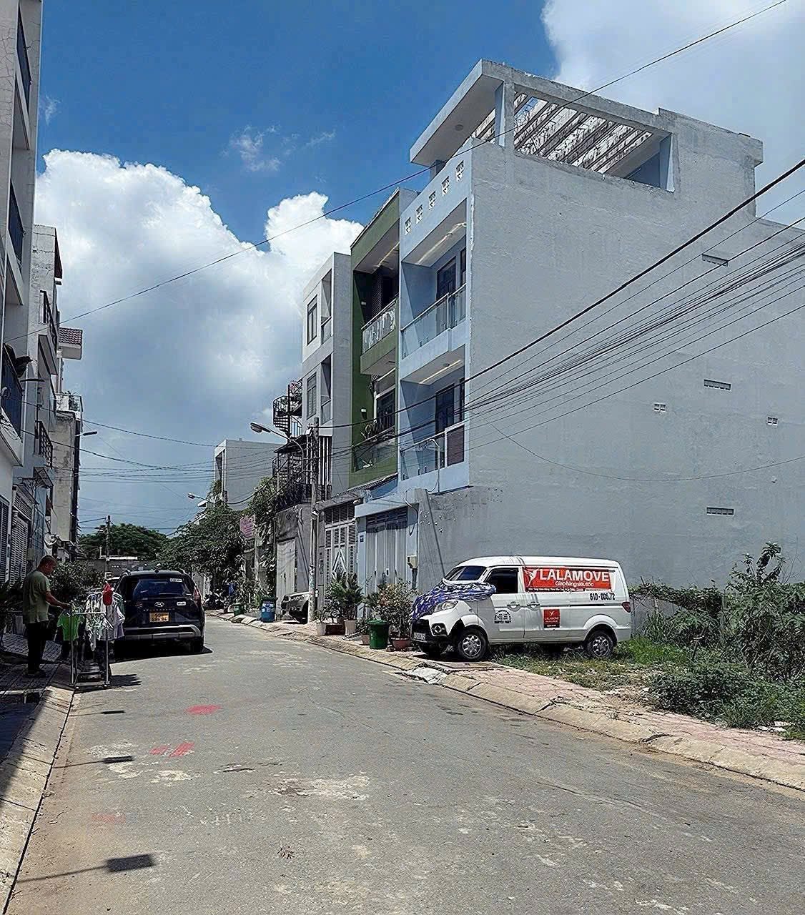 Cần bán gấp lô 140m2 ngay khu tái định cư Phú Đông đường Hùng Vương 2tỷ1 sang tên