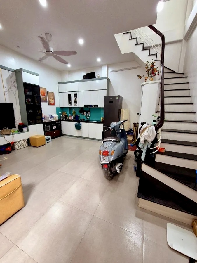 Bán nhà Bùi Xương Trạch - Thanh Xuân - 30m2, 3 phòng, ngõ nông, gần phố, giá chỉ 6.9 tỷ