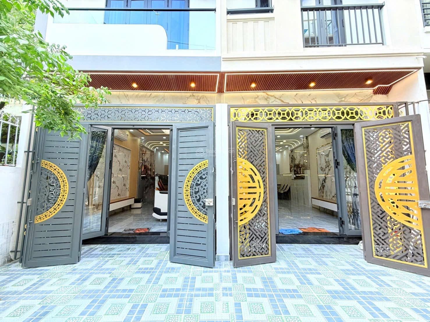 Nhà mới xây hai căn liền kề 56m²- 4 lầu bê tông cốt thép - ngay chợ Phan Văn Trị