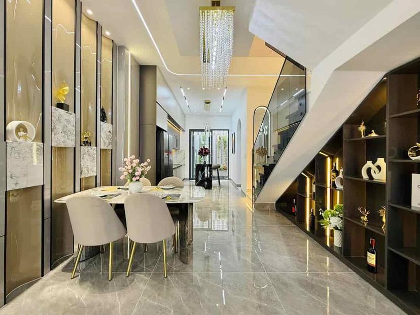 Bán nhà 5 tầng, giá 3,55 tỷ Lý Chính Thắng, phường 7, quận 3