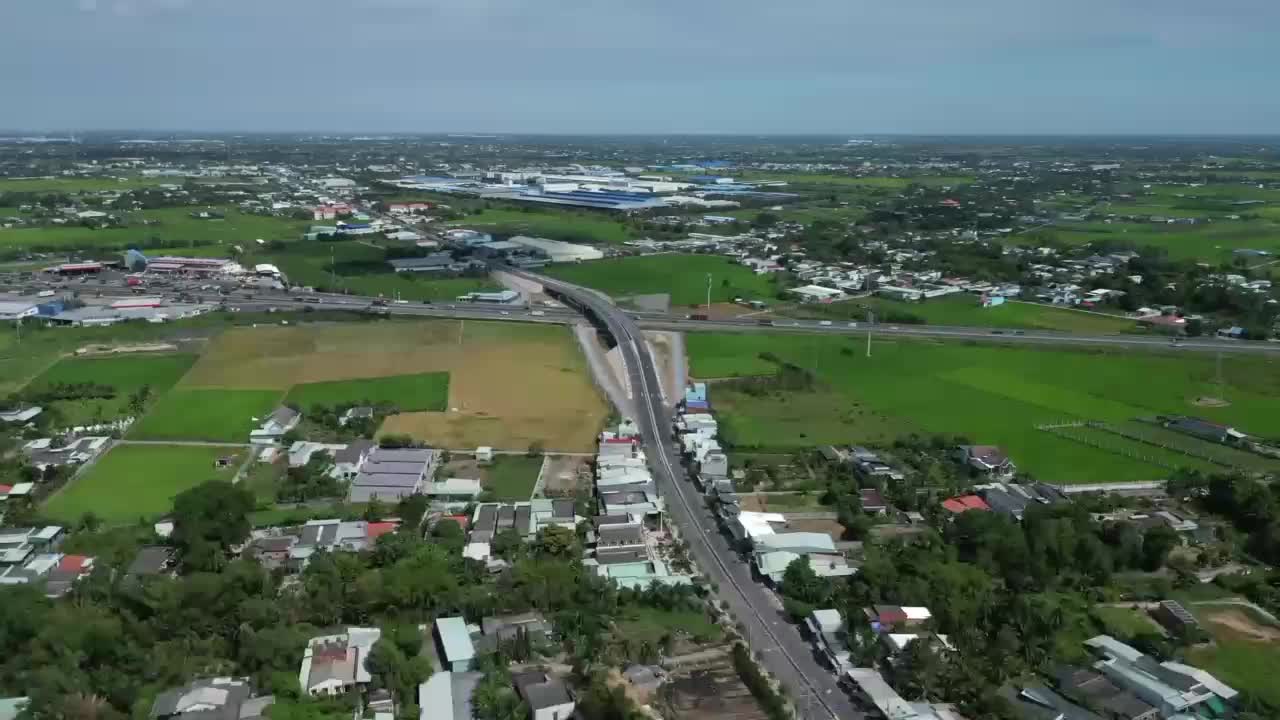 Bán lô góc ngay trung tâm thị trấn Thủ Thừa 7m x 20m, sát DT818