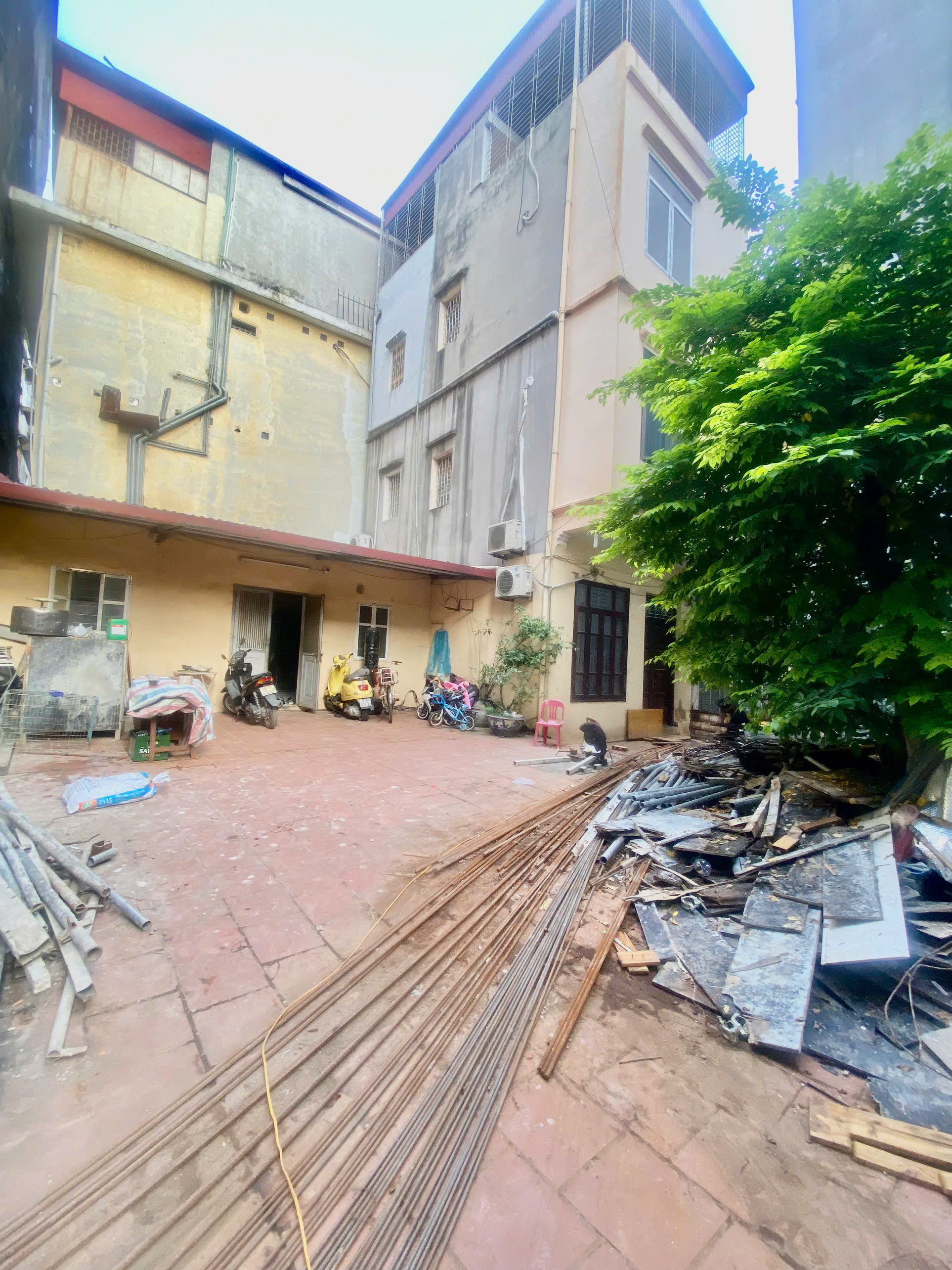 Bán gấp nhà mặt hồ Đầm Tròn, Phố Đội Cấn, Ba Đình, Hà Nội, 165m2, 250 triệu/m2