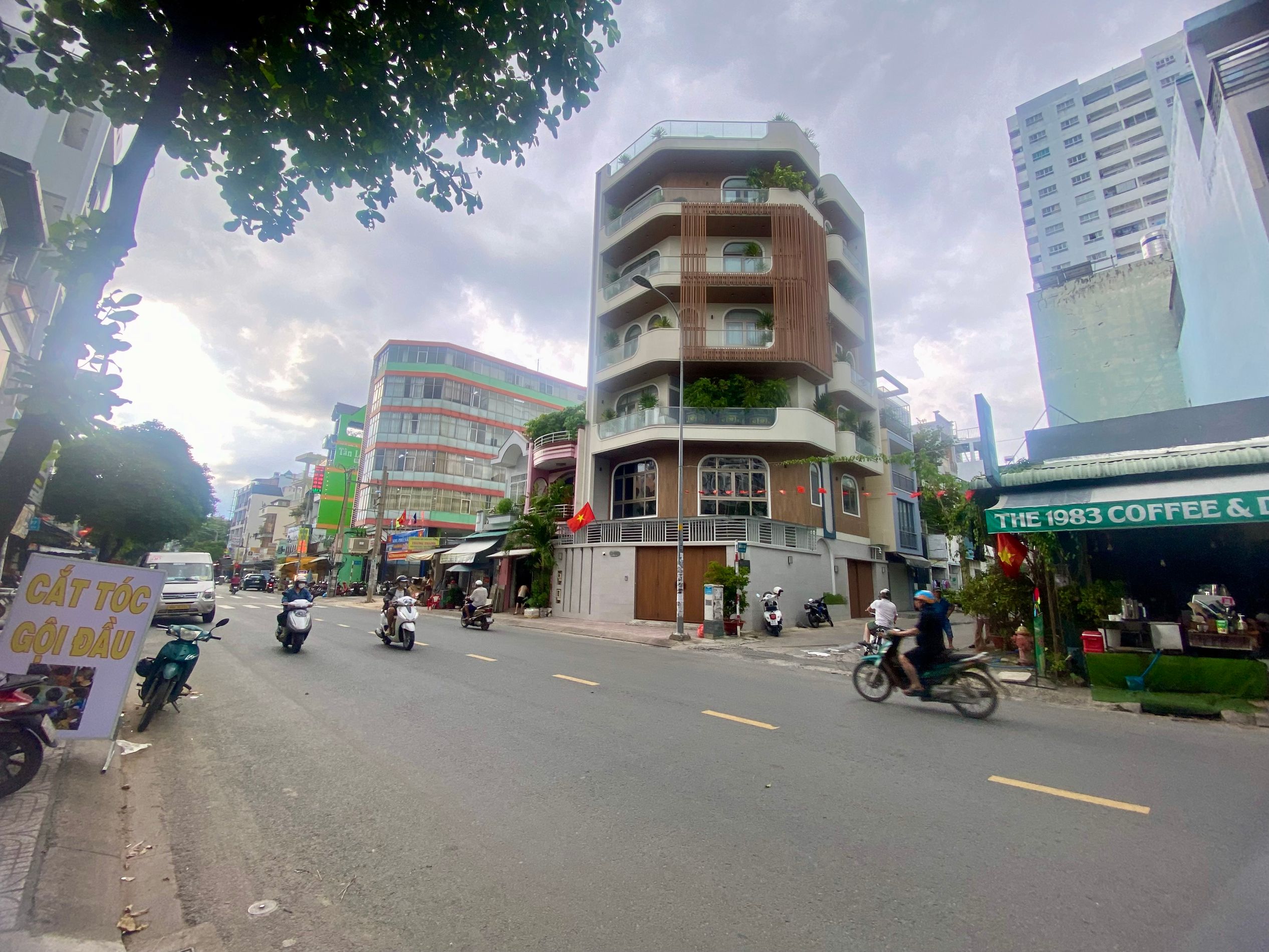 Nhà mặt tiền kinh doanh Tân Hương, 85m2, 5 tầng, 9 ngủ, gần Aeon Tân Phú, chỉ 16.5 tỷ